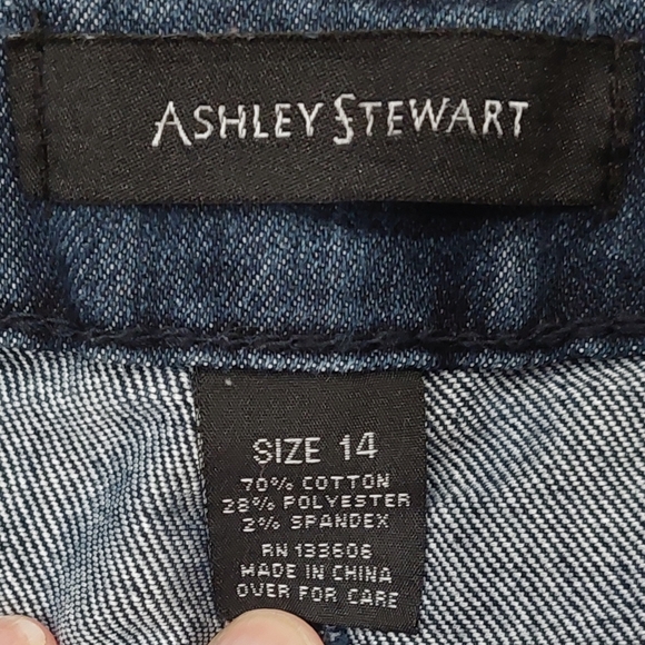 ❤️SALE! ASHLEY STEWART Distressed Crop Jean Capris - Picture 6 of 8